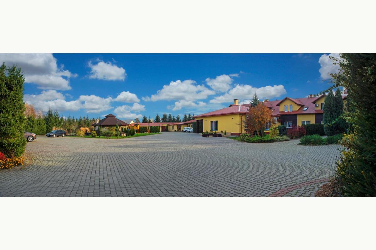 Hotel "Piast" Тучапи Екстер'єр фото