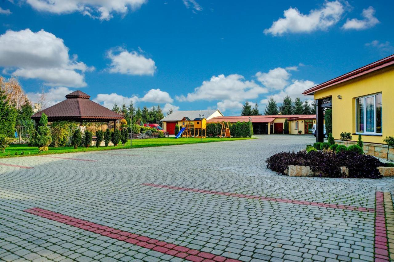Hotel "Piast" Тучапи Екстер'єр фото